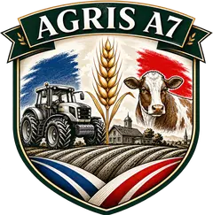 Écusson AGRIS A7 : un tracteur, un épi de blé et une vache sur fond de champs et de drapeau tricolore