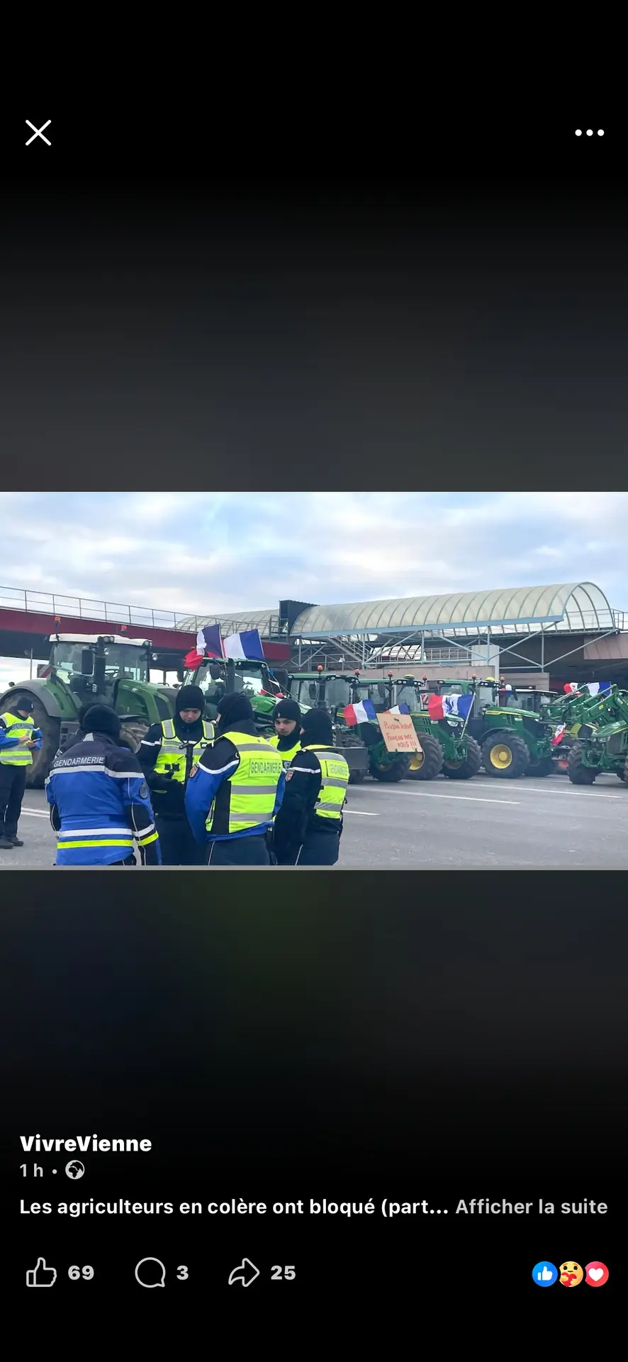 Capture d’une vidéo de la mobilisation au péage de Reventin-Vaugris : agriculteurs en gilets jaunes
