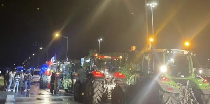 Article de Vivre à Vienne du 11 mai 2026 : convoi de tracteurs de nuit